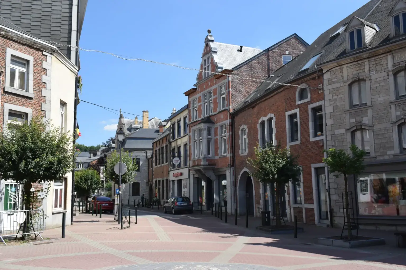 rue-animée-a-flâner