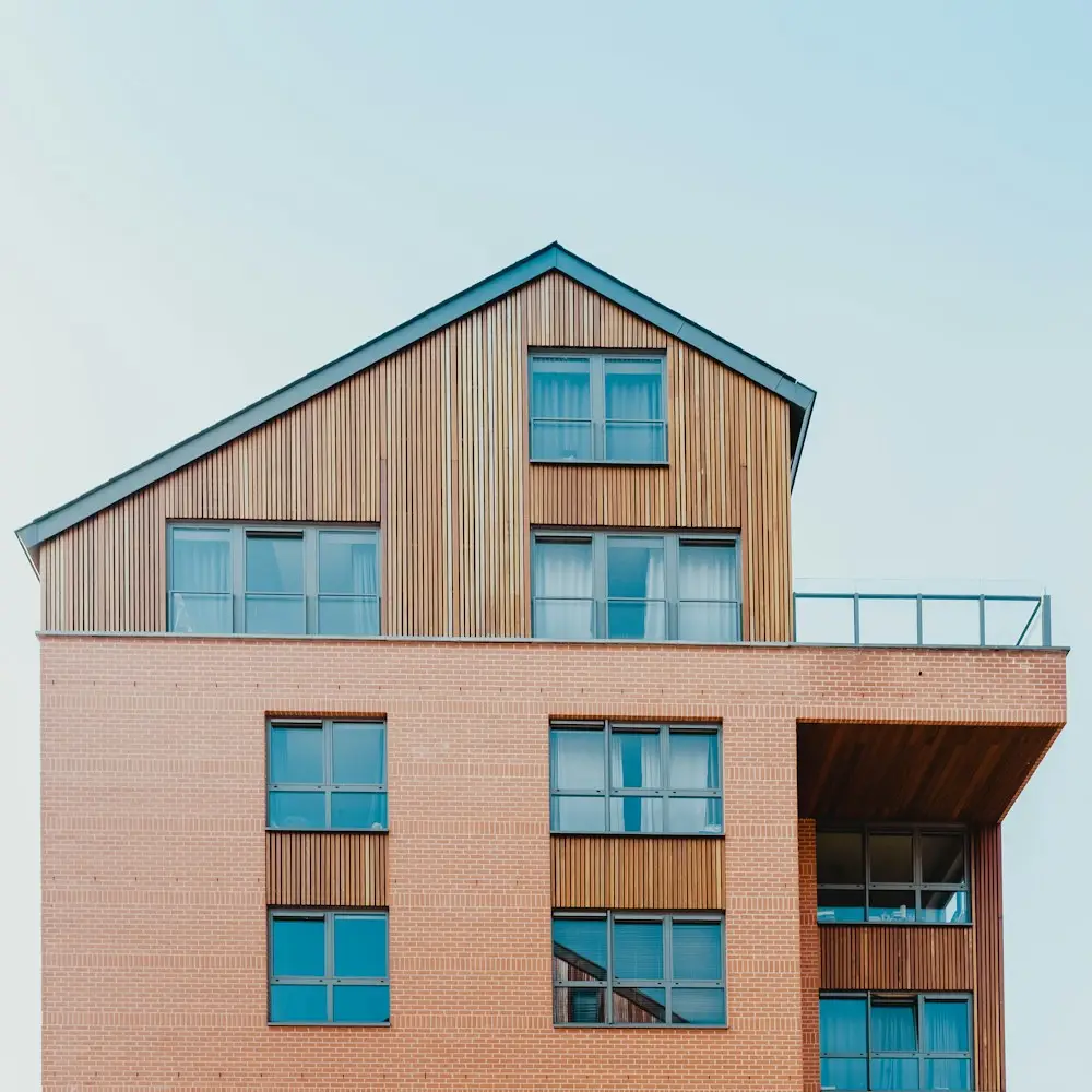 maison contemporaine en bois et brique