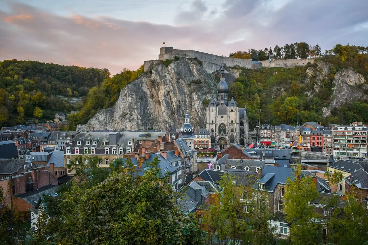 paysage urbain dinant