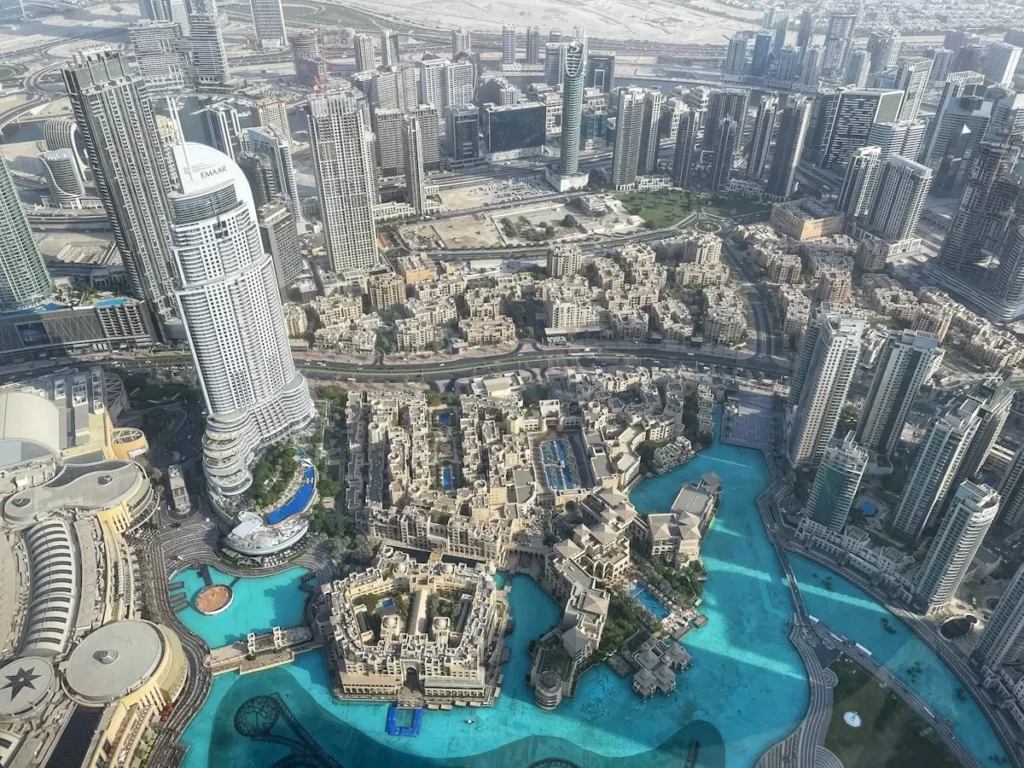 vue panoramique de Dubaï avec bâtiment moderne et paysage urbain