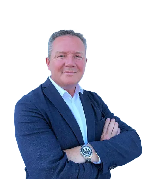 Agent immobilier souriant avec professionnalisme